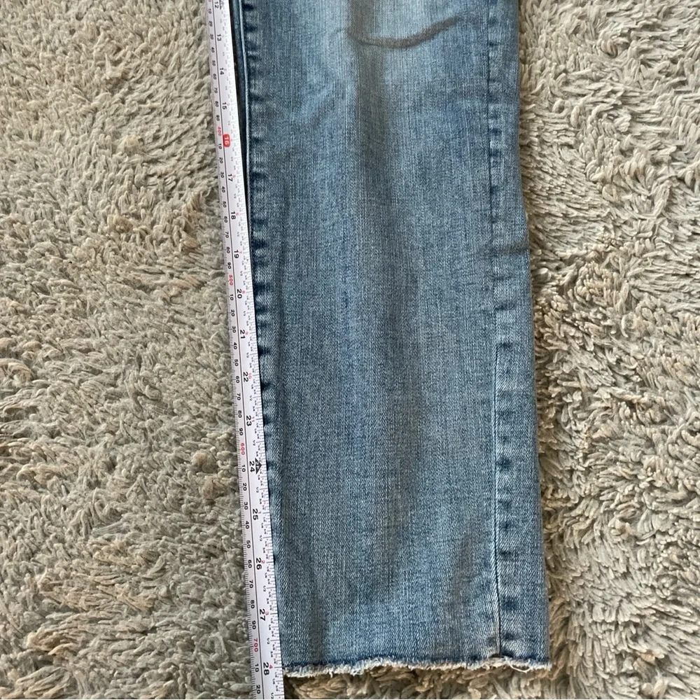 White House Black Market Women's Jeans The Girlfriend Sz 6 Light Wash Distressed - Picture 7 of 10